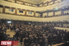 "Bu gün mən bura sizinlə görüşə gəldim" - Yaşar Nuri son mənzilə alqışlarla yola salındı (FOTO-2)