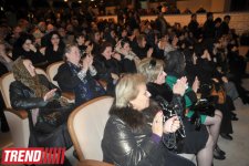 "Bu gün mən bura sizinlə görüşə gəldim" - Yaşar Nuri son mənzilə alqışlarla yola salındı (FOTO-2)