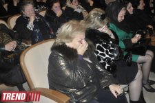 "Bu gün mən bura sizinlə görüşə gəldim" - Yaşar Nuri son mənzilə alqışlarla yola salındı (FOTO-2)
