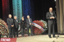 "Bu gün mən bura sizinlə görüşə gəldim" - Yaşar Nuri son mənzilə alqışlarla yola salındı (FOTO-2)