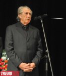 "Bu gün mən bura sizinlə görüşə gəldim" - Yaşar Nuri son mənzilə alqışlarla yola salındı (FOTO-2)