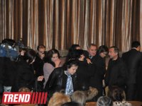 "Bu gün mən bura sizinlə görüşə gəldim" - Yaşar Nuri son mənzilə alqışlarla yola salındı (FOTO-2)