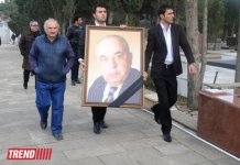 "Bu gün mən bura sizinlə görüşə gəldim" - Yaşar Nuri son mənzilə alqışlarla yola salındı (FOTO-2)