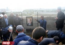 "Bu gün mən bura sizinlə görüşə gəldim" - Yaşar Nuri son mənzilə alqışlarla yola salındı (FOTO-2)