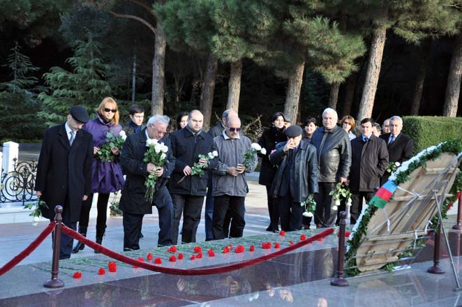 Heydər Əliyev Sarayında ulu öndərin anım mərasimi keçirilib (FOTO)