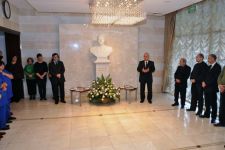 Heydər Əliyev Sarayında ulu öndərin anım mərasimi keçirilib (FOTO)