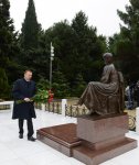 Azərbaycan Prezidenti İlham Əliyev ümummilli lider Heydər Əliyevin məzarını ziyarət edib (ƏLAVƏ OLUNUB) (FOTO)