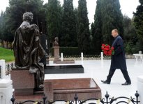 Azərbaycan Prezidenti İlham Əliyev ümummilli lider Heydər Əliyevin məzarını ziyarət edib (ƏLAVƏ OLUNUB) (FOTO)
