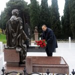 Azərbaycan Prezidenti İlham Əliyev ümummilli lider Heydər Əliyevin məzarını ziyarət edib (ƏLAVƏ OLUNUB) (FOTO)
