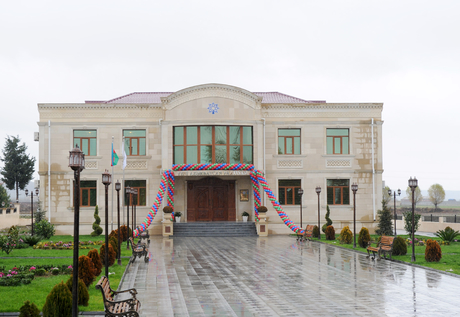 Prezident İlham Əliyev YAP Füzuli rayon təşkilatının inzibati binasının açılışında iştirak edib (FOTO)