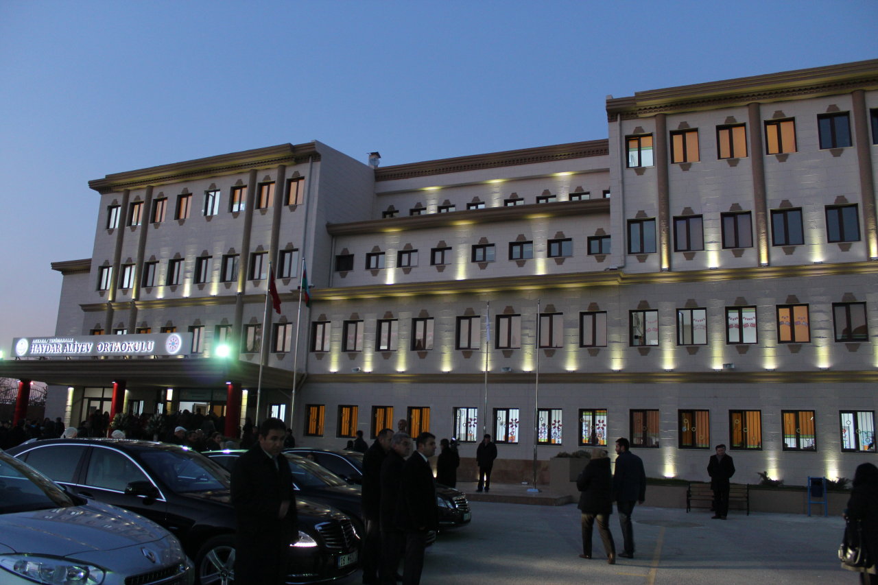 Ankarada ümummilli lider Heydər Əliyevin adını daşıyan orta məktəb və parkın açılış mərasimləri keçirilib (FOTO)