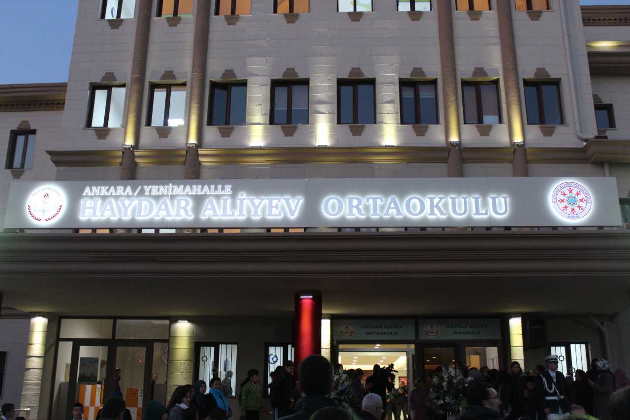 Ankarada ümummilli lider Heydər Əliyevin adını daşıyan orta məktəb və parkın açılış mərasimləri keçirilib (FOTO)
