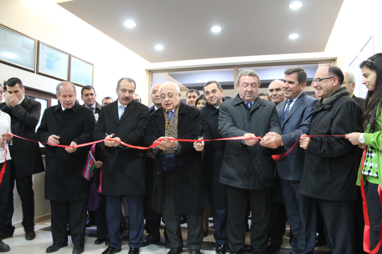 Ankarada ümummilli lider Heydər Əliyevin adını daşıyan orta məktəb və parkın açılış mərasimləri keçirilib (FOTO)