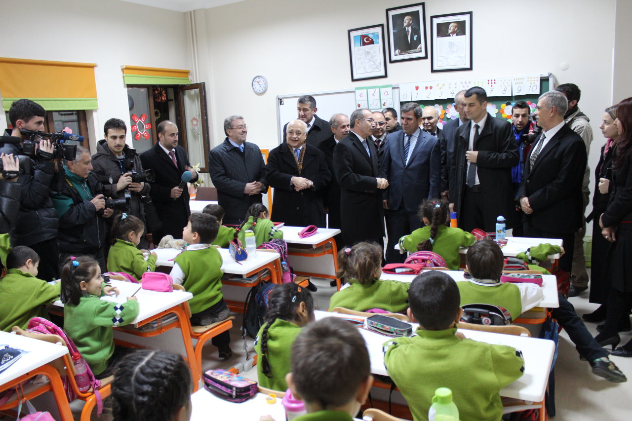 Ankarada ümummilli lider Heydər Əliyevin adını daşıyan orta məktəb və parkın açılış mərasimləri keçirilib (FOTO)