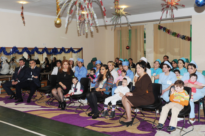 Leyla Əliyeva Bakıdakı Psixonevroloji Mərkəzin, 1 nömrəli uşaq evinin və qızlar yataqxanasının sakinləri ilə görüşmüşdür (FOTO)