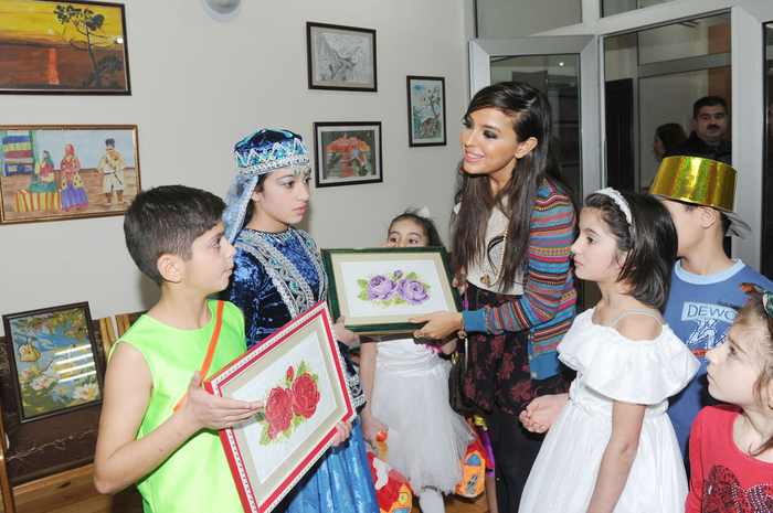 Leyla Əliyeva Bakıdakı Psixonevroloji Mərkəzin, 1 nömrəli uşaq evinin və qızlar yataqxanasının sakinləri ilə görüşmüşdür (FOTO)