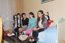 Leyla Əliyeva Bakıdakı Psixonevroloji Mərkəzin, 1 nömrəli uşaq evinin və qızlar yataqxanasının sakinləri ilə görüşmüşdür (FOTO)