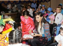 Leyla Əliyeva Bakıdakı Psixonevroloji Mərkəzin, 1 nömrəli uşaq evinin və qızlar yataqxanasının sakinləri ilə görüşmüşdür (FOTO)