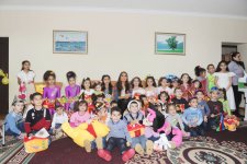 Leyla Əliyeva Bakıdakı Psixonevroloji Mərkəzin, 1 nömrəli uşaq evinin və qızlar yataqxanasının sakinləri ilə görüşmüşdür (FOTO)