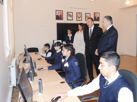 Prezident İlham Əliyev və xanımı Bakıda məcburi köçkün ailələri üçün yeni salınmış məhəllənin açılışında iştirak ediblər (FOTO)