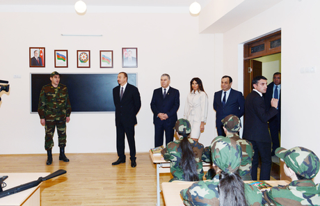Prezident İlham Əliyev və xanımı Bakıda məcburi köçkün ailələri üçün yeni salınmış məhəllənin açılışında iştirak ediblər (FOTO)