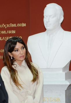 Prezident İlham Əliyev və xanımı Bakıda məcburi köçkün ailələri üçün yeni salınmış məhəllənin açılışında iştirak ediblər (FOTO)