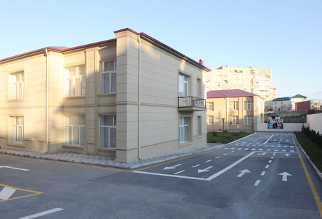 Prezident İlham Əliyev və xanımı Müşfiqabad qəsəbəsində əsaslı təmir edilmiş körpələr evi-uşaq bağçasında yaradılan şəraitlə tanış olublar (FOTO)