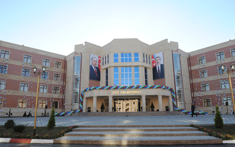 Prezident İlham Əliyev və xanımı Bakıda məcburi köçkün ailələri üçün yeni salınmış məhəllənin açılışında iştirak ediblər (FOTO)