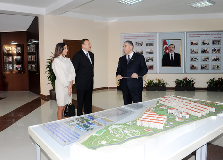 Prezident İlham Əliyev və xanımı Bakıda məcburi köçkün ailələri üçün yeni salınmış məhəllənin açılışında iştirak ediblər (FOTO)