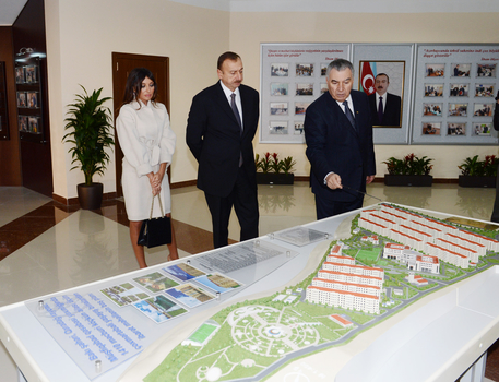 Prezident İlham Əliyev və xanımı Bakıda məcburi köçkün ailələri üçün yeni salınmış məhəllənin açılışında iştirak ediblər (FOTO)