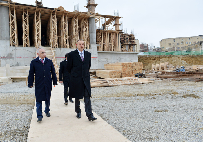 Prezident İlham Əliyev Bakıda məscid kompleksində inşaat işlərinin gedişi ilə tanış olub (FOTO)