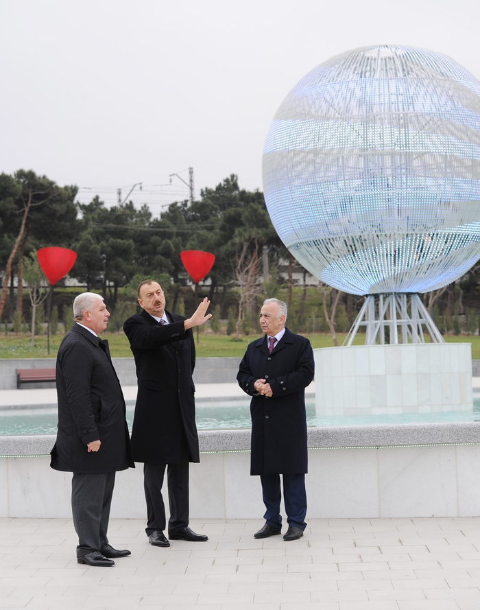 Prezident İlham Əliyev Bakının Xətai rayonunda yeni salınan parkda yaradılan şəraitlə tanış olub (FOTO)