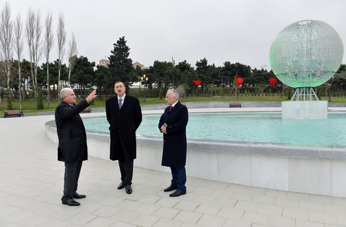 Prezident İlham Əliyev Bakının Xətai rayonunda yeni salınan parkda yaradılan şəraitlə tanış olub (FOTO)