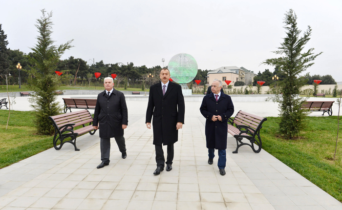 Prezident İlham Əliyev Bakının Xətai rayonunda yeni salınan parkda yaradılan şəraitlə tanış olub (FOTO)