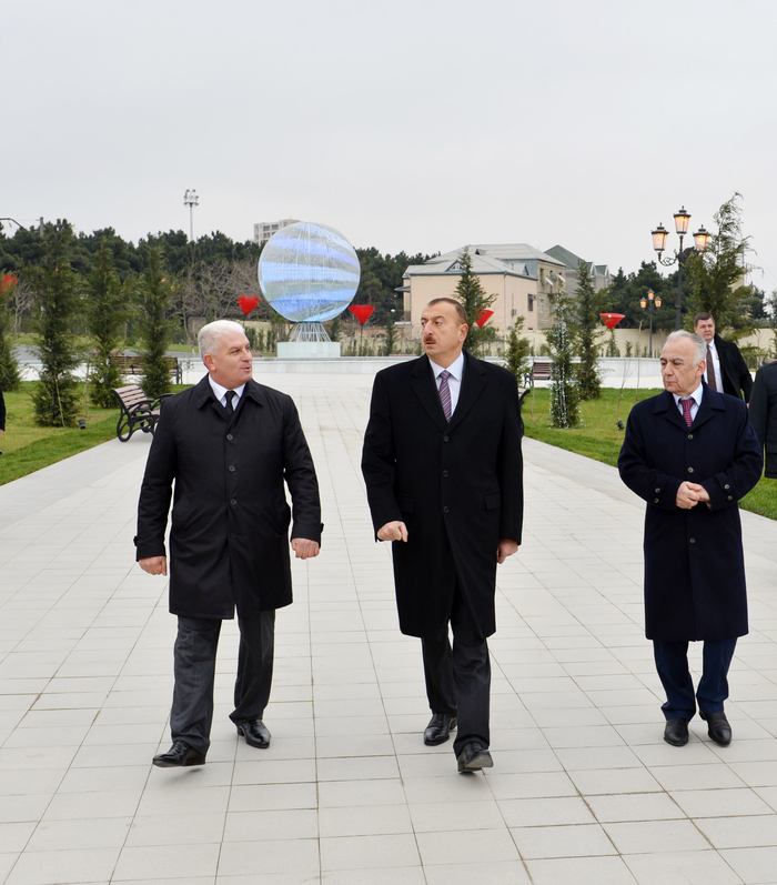 Prezident İlham Əliyev Bakının Xətai rayonunda yeni salınan parkda yaradılan şəraitlə tanış olub (FOTO)