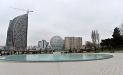 Prezident İlham Əliyev Bakının Xətai rayonunda yeni salınan parkda yaradılan şəraitlə tanış olub (FOTO)