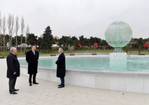 Prezident İlham Əliyev Bakının Xətai rayonunda yeni salınan parkda yaradılan şəraitlə tanış olub (FOTO)