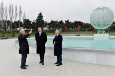 Prezident İlham Əliyev Bakının Xətai rayonunda yeni salınan parkda yaradılan şəraitlə tanış olub (FOTO)