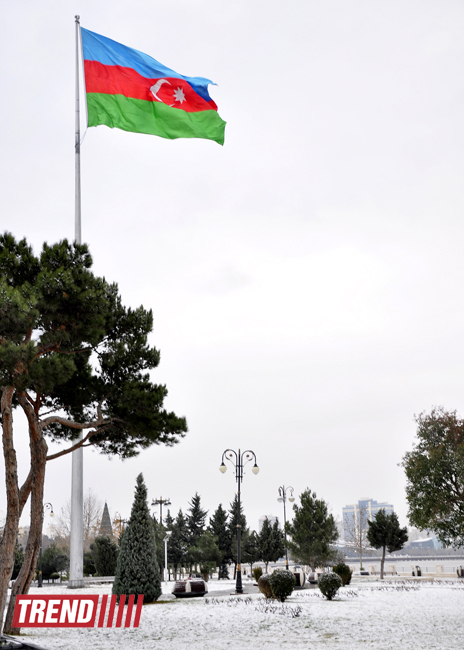 Bəyaza bürünmüş Bakı (FOTO)