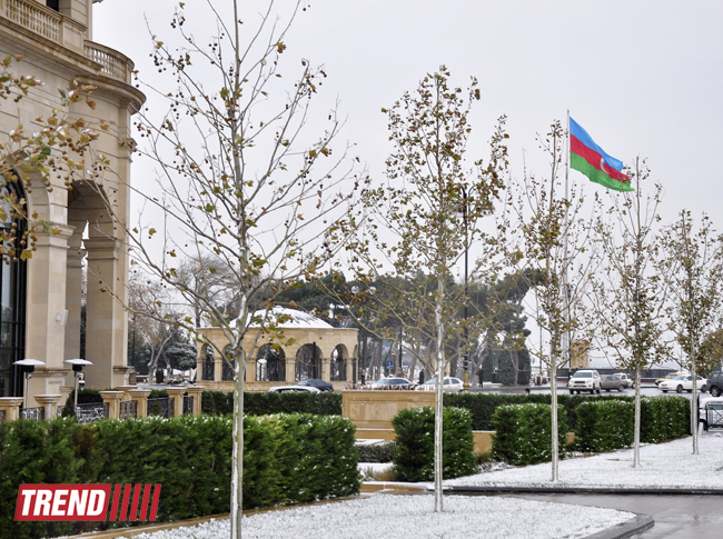 Bəyaza bürünmüş Bakı (FOTO)