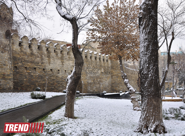 Bəyaza bürünmüş Bakı (FOTO)