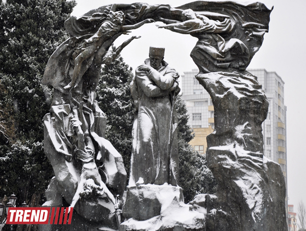 Bəyaza bürünmüş Bakı (FOTO)