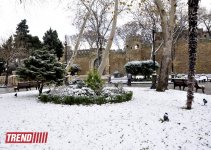 Bəyaza bürünmüş Bakı (FOTO)