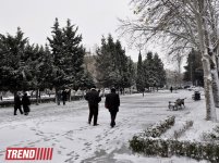 Bəyaza bürünmüş Bakı (FOTO)