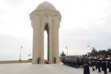 Azərbaycan Prezidenti İlham Əliyev Şəhidlər xiyabanını ziyarət edib