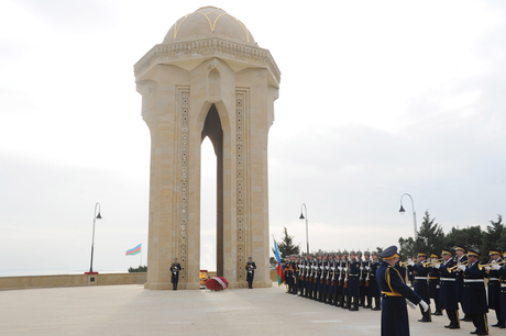 Azərbaycan Prezidenti İlham Əliyev Şəhidlər xiyabanını ziyarət edib