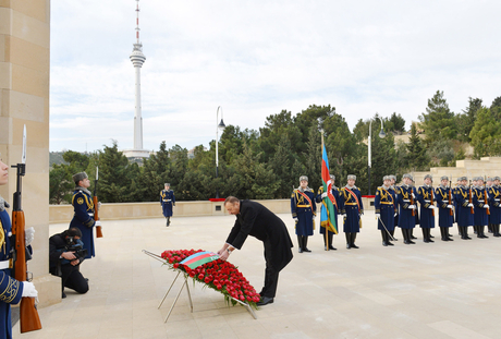 Azərbaycan Prezidenti İlham Əliyev Şəhidlər xiyabanını ziyarət edib