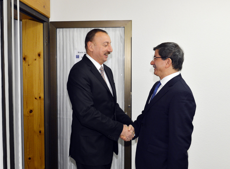 İlham Əliyevin Əhməd Davudoğlu ilə görüşü olub