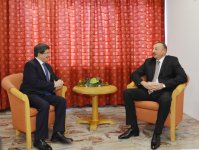 İlham Əliyevin Əhməd Davudoğlu ilə görüşü olub