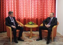 İlham Əliyev Davosda "Microsoft International" şirkətinin prezidenti ilə görüşüb